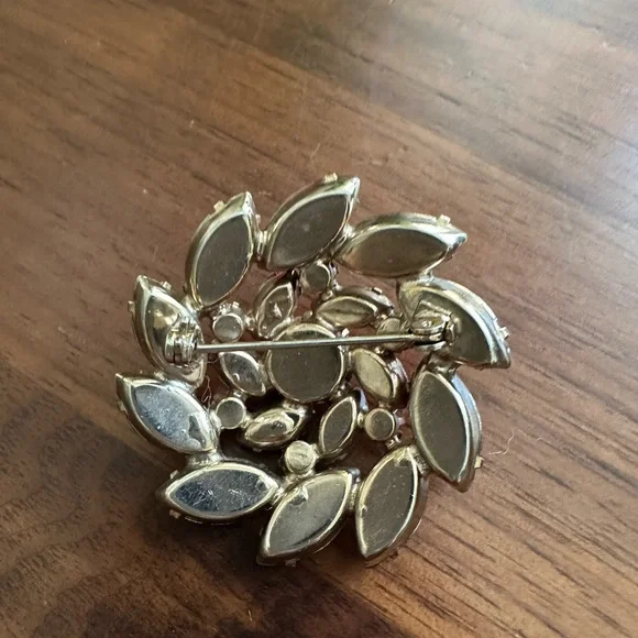 Vintage Elegant Pink Crystal Brooch - Picture 2 of 2